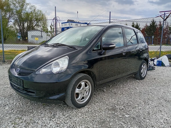 Honda Jazz 1.4i.Бензин-Климатронник 1 - Car24.bg Honda Jazz 1.4i.Бензин-Климатронник 1