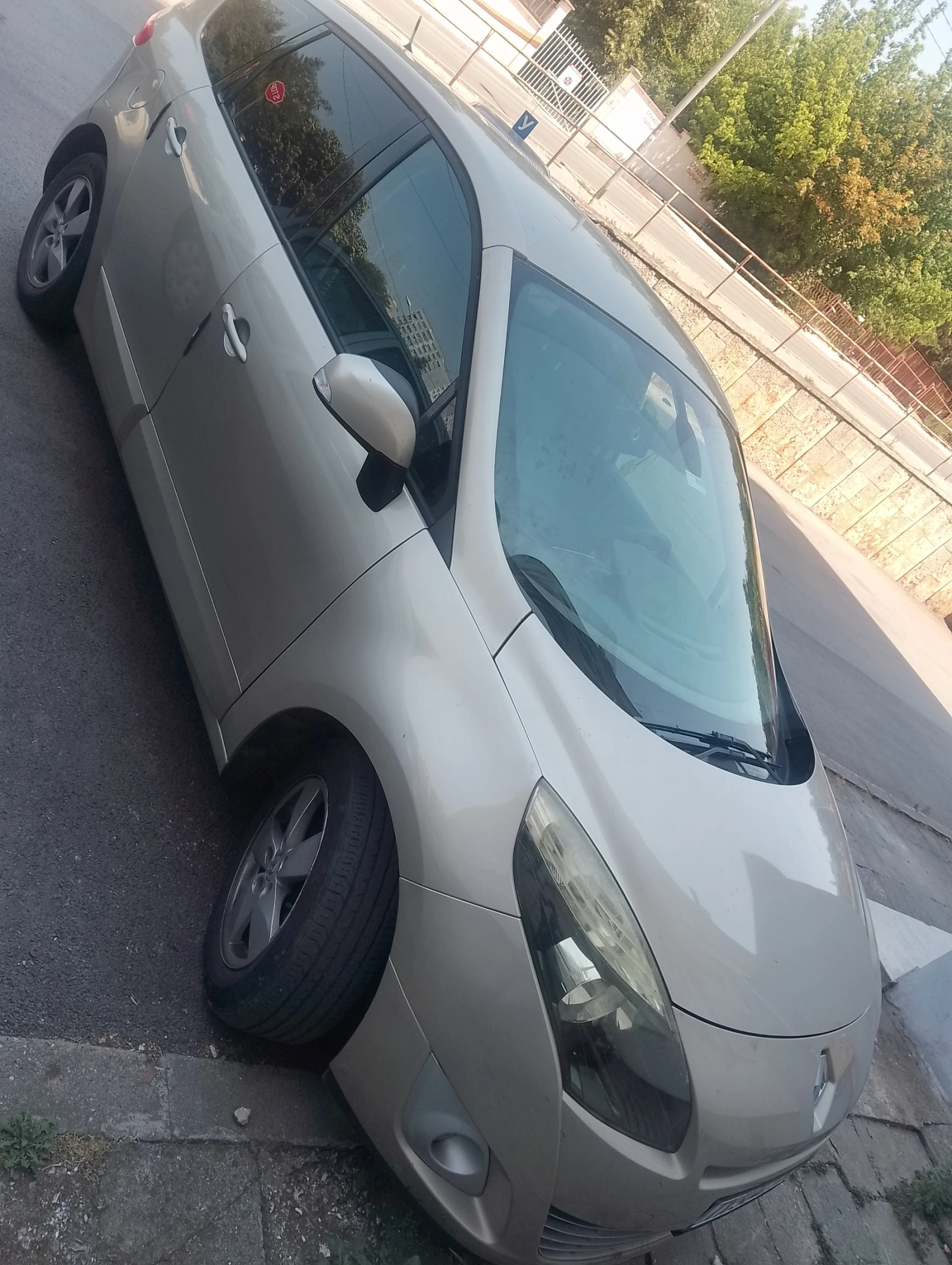 Renault Grand scenic 1.5 dci - 3250 € / 6356.45 лв. - 18984026 1 | Car24.bg Renault Grand scenic 1.5 dci - 3250 € / 6356.45 лв. - 18984026 1