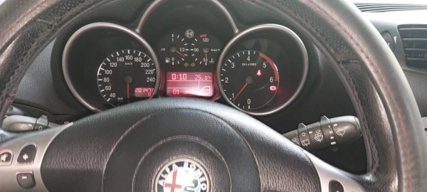 Alfa Romeo 147 1.9 JTD - Car24.bg Alfa Romeo 147 1.9 JTD