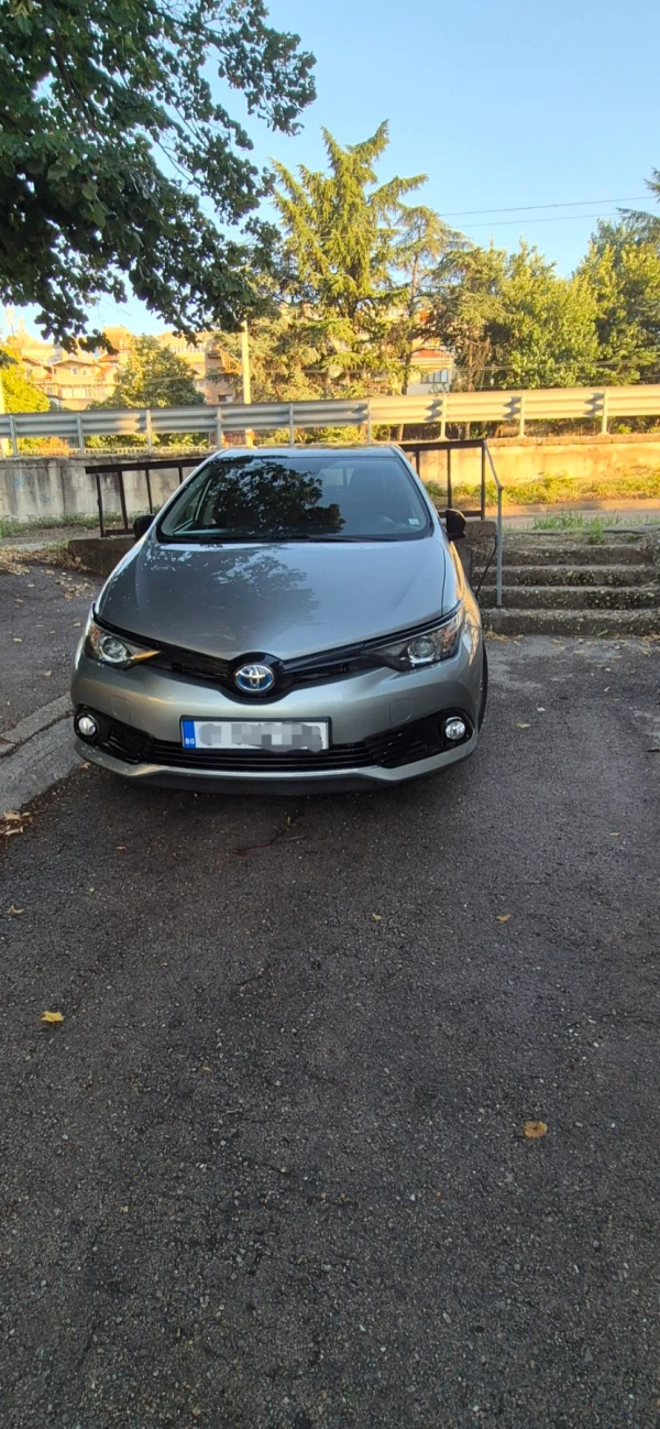 Toyota Auris 1.8 hibrit - Car24.bg Toyota Auris 1.8 hibrit