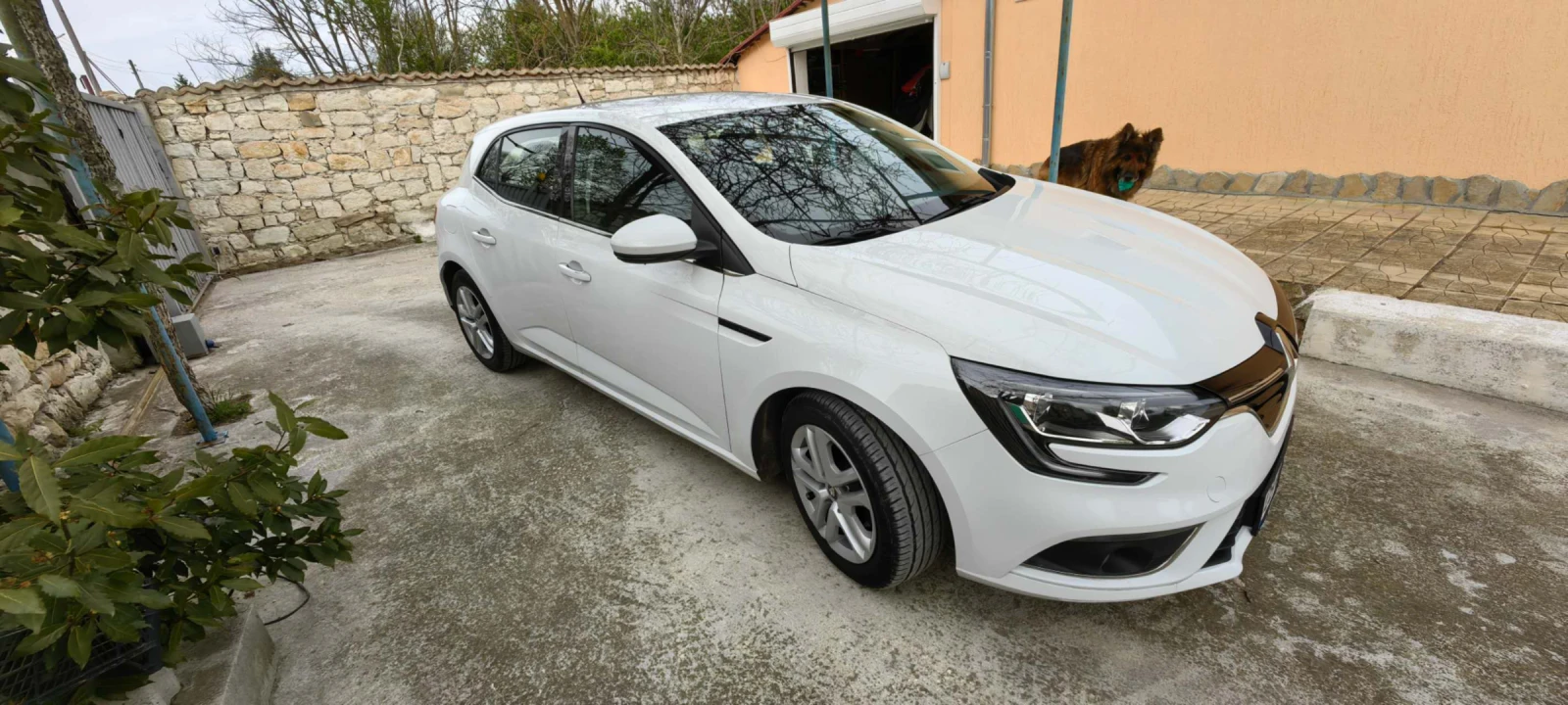 Renault Megane IV 1.5 CDI - 7500 € - 26124226 1 | Car24.bg Renault Megane IV 1.5 CDI - 7500 € - 26124226 1