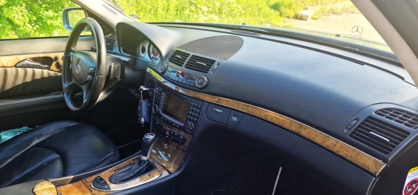 Mercedes-Benz E 350 W 211 3.5 CGI Avangard 1