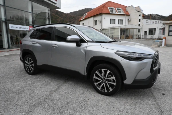 Toyota Corolla Cross 1.8 HYBRID e-CVT ниво на оборудване Executive PLUS